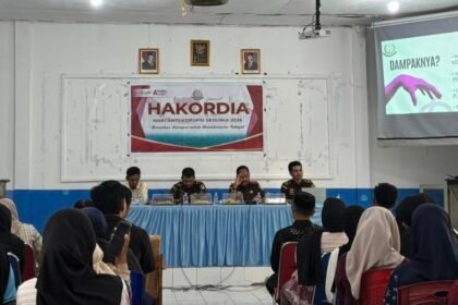 Mahasiswa Universitas Iqra Buru mengikuti kuliah umum HAKORDIA 2025 bersama Kajari Buru untuk memperkuat semangat antikorupsi.