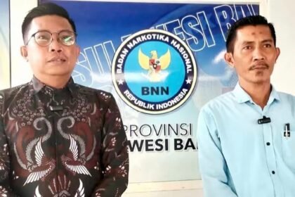 Tim kuasa hukum mendatangi kantor BNN Provinsi Sulawesi Barat untuk meminta penjelasan resmi terkait penahanan Aipda AK, Senin (15/12/2025).