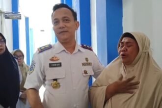 Tangis tukang parkir perempuan pecah di Kantor Dishub Makassar, mengadu kehilangan nafkah akibat rambu larangan parkir di sekitar Mal Panakkukang.