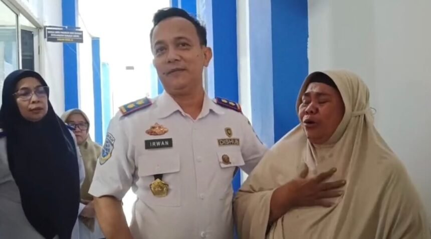 Tangis tukang parkir perempuan pecah di Kantor Dishub Makassar, mengadu kehilangan nafkah akibat rambu larangan parkir di sekitar Mal Panakkukang.