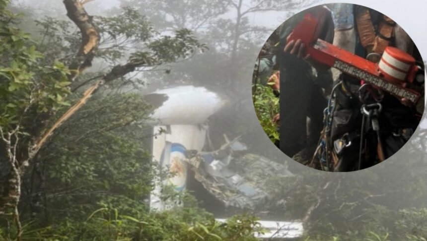 Tim SAR Gabungan berhasil mengevakuasi kotak hitam pesawat di medan hutan pegunungan setelah pencarian intensif selama beberapa hari. Flight recorder kini diamankan untuk proses investigasi lebih lanjut.