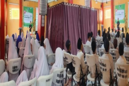 Suasana pelatihan menulis Literasi Hijau di SDIT Wahdah Islamiyah 01 Makassar, siswa antusias belajar menulis sambil menumbuhkan kepedulian terhadap lingkungan.
