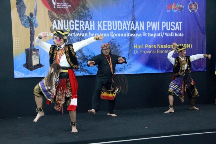 Penampilan seni tradisi memeriahkan Anugerah Kebudayaan PWI Pusat dalam rangka HPN 2026, merayakan keberagaman dan kekayaan budaya Nusantara.