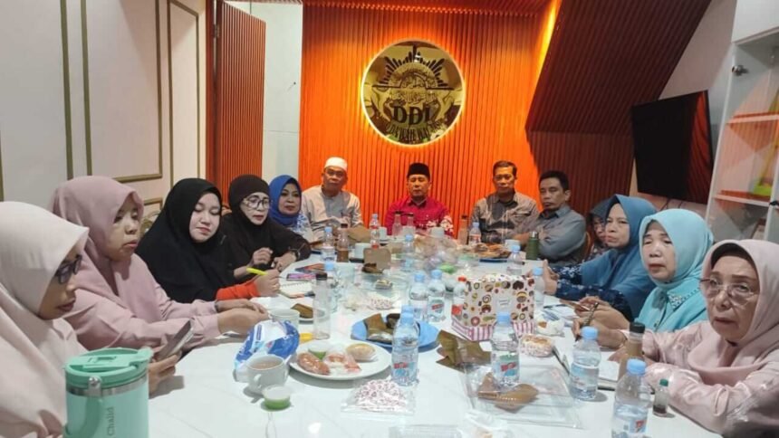 Panitia Yaumul Istianah DDI Sulsel menggelar rapat koordinasi persiapan kegiatan di Sekretariat PW DDI Sulsel, Makassar, Rabu (14/1/2026).
