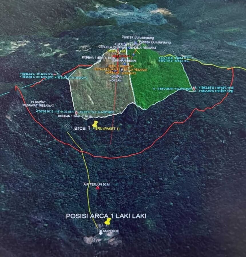 Peta operasi SAR menunjukkan lokasi jatuhnya pesawat ATR 42-500 di Gunung Bulusaraung, Pangkep–Maros, Sulsel, dengan medan terjal dan sebaran serpihan pesawat di kawasan hutan.