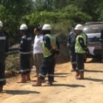 Petugas dan perwakilan pihak terkait meninjau lokasi lahan yang menjadi objek sengketa di area operasi Pertamina Hulu Rokan, Riau.
