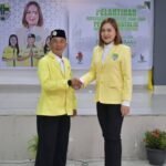 Pelantikan pengurus Pemuda Katolik Kota Parepare ditandai penyerahan mandat kepemimpinan dalam suasana khidmat di Balai Ainun Habibie, Minggu (1/2/2026).