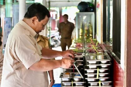 Presiden Prabowo Subianto meluncurkan Program Makan Bergizi Gratis (MBG). 