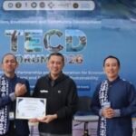 Pengurus Politeknik Pariwisata Makassar bersama narasumber usai pembukaan TECD Forum 2026 di Makassar, Sabtu (14/2/2026), yang membahas penguatan kolaborasi untuk pariwisata berkelanjutan.