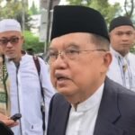 Jusuf Kalla menanggapi wacana pemotongan gaji menteri usai Salat Idulfitri 2026 di Jakarta.