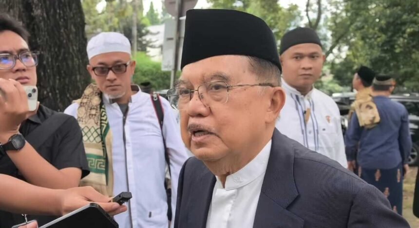 Jusuf Kalla menanggapi wacana pemotongan gaji menteri usai Salat Idulfitri 2026 di Jakarta.