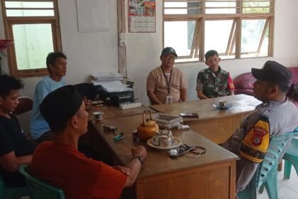 Komunikasi sosial (komsos) bersama aparat desa.