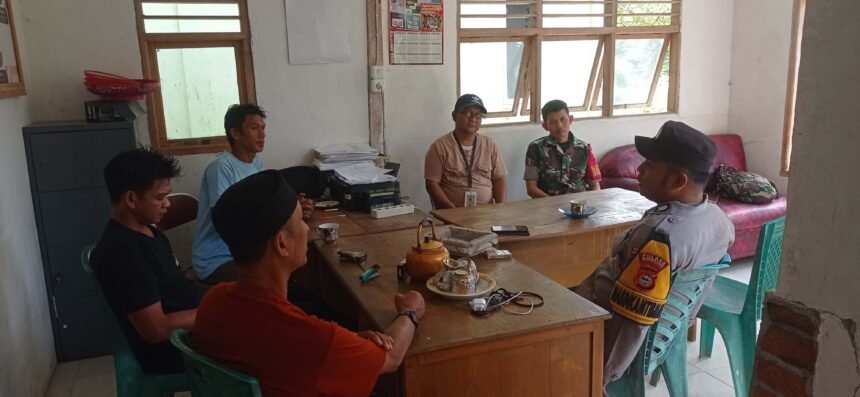 Komunikasi sosial (komsos) bersama aparat desa.