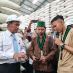 HMI Surabaya dampingi Mentan sidak gudang Bulog Sidoarjo, Minggu (19/4/2026).