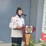 Kepala Lembaga Pemasyarakatan Perempuan Kelas IIA Jakarta Nety Saraswaty memimpin apel ikrar komitmen bebas narkoba dan handphone ilegal di lingkungan lapas.