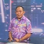 Narasumber berbicara dalam sesi wawancara di studio, membahas transformasi industri pupuk nasional menuju kemandirian berbasis sumber daya lokal.