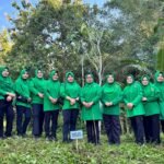 Persit KCK Cabang XLIII Kofim 1419/Enrekang melakukan penanaman pohon dalam rangka HUT ke-80 Persit KCK 2026 sebagai bentuk kepedulian terhadap kelestarian lingkungan dan penghijauan berkelanjutan di Kabupaten Enrekang. 🌱🌳