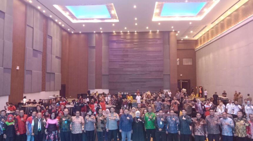 Pemkot Makassar bersama Forum Buruh se-Kota Makassar di Hotel Four Points by Sheraton, Senin (4/5/2026).