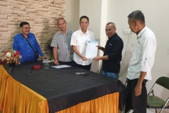 Tim H. Suwardi Thahir mengambil formulir bakal calon Ketua PWI Sulsel 2026–2031 di Kantor PWI Sulsel, Makassar, Kamis (7/5/2026).