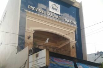 Kantor Persatuan Wartawan Indonesia jadi sorotan di tengah dinamika Konferensi PWI Sulsel yang memicu polemik soal netralitas dan transparansi organisasi.
