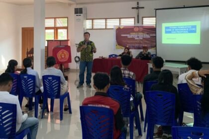 Suasana Training of Trainers (TOT) PMKRI Cabang Palopo yang digelar di Aula Paroki Santo Mikael Palopo, sebagai upaya memperkuat kualitas kader dan mencetak mentor organisasi yang profesional.