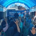 Warga Buntusu antusias sampaikan aspirasi saat Reses Anggota DPRD Makassar A. Odhika Cakra Satriawan di Jalan Bangkala, Tamalanrea. Infrastruktur hingga penataan PKL jadi sorotan utama.