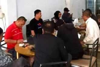 Suasana rapat konsolidasi jajaran redaksi Media Sinergi di Sengkang jelang Konfercab PWI Sulsel 2026.