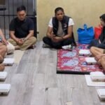 Satuan Reserse Narkoba (Satresnarkoba) Polres Gowa menggelar kegiatan bertajuk “Jumat Berkah” di ruang tahanan, Jumat (22/5/2026).