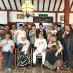 Silaturahmi Kebangsaan di Yogyakarta. Jamaah Dzikir Nurul Wathon bersama sejumlah tokoh masyarakat usai ziarah ke makam Panglima Besar Jenderal Sudirman, meneguhkan komitmen menjaga persatuan, kerukunan, dan keutuhan NKRI di tengah dinamika global yang terus berkembang.