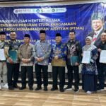 UNIMEN resmi menerima SK Menteri Agama RI untuk penyelenggaraan Program Studi Pendidikan Agama Islam (PAI) jenjang sarjana dalam acara penyerahan di UMUKA Solo, Sabtu (13/6/2026). Kehadiran prodi baru ini memperkuat komitmen UNIMEN dalam memperluas akses pendidikan tinggi di Sulawesi Selatan.