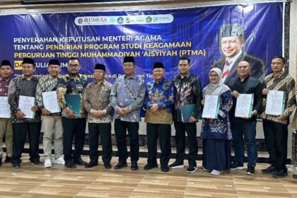 UNIMEN resmi menerima SK Menteri Agama RI untuk penyelenggaraan Program Studi Pendidikan Agama Islam (PAI) jenjang sarjana dalam acara penyerahan di UMUKA Solo, Sabtu (13/6/2026). Kehadiran prodi baru ini memperkuat komitmen UNIMEN dalam memperluas akses pendidikan tinggi di Sulawesi Selatan.
