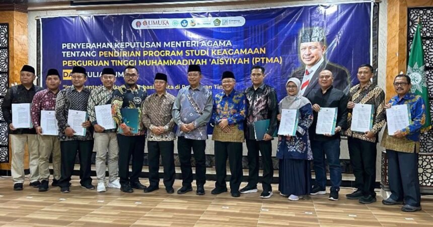 UNIMEN resmi menerima SK Menteri Agama RI untuk penyelenggaraan Program Studi Pendidikan Agama Islam (PAI) jenjang sarjana dalam acara penyerahan di UMUKA Solo, Sabtu (13/6/2026). Kehadiran prodi baru ini memperkuat komitmen UNIMEN dalam memperluas akses pendidikan tinggi di Sulawesi Selatan.