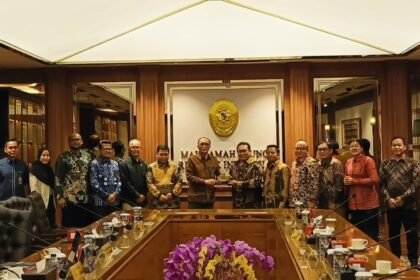 SMSI mengusulkan kerja sama dengan Mahkamah Agung untuk mencetak ribuan mediator bersertifikat di seluruh Indonesia. Program ini diharapkan memperkuat budaya mediasi dan mengurangi penumpukan perkara di pengadilan.