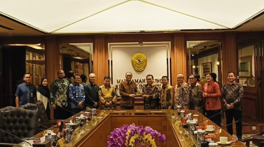 SMSI mengusulkan kerja sama dengan Mahkamah Agung untuk mencetak ribuan mediator bersertifikat di seluruh Indonesia. Program ini diharapkan memperkuat budaya mediasi dan mengurangi penumpukan perkara di pengadilan.