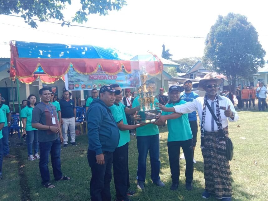 Penyerahan trofi Ngada CUP 2026 menandai dimulainya turnamen tahunan Ikedaf Makassar yang diikuti 10 tim diaspora NTT. Ajang ini menjadi wadah mempererat persaudaraan sekaligus menjunjung tinggi sportivitas di tanah rantau.