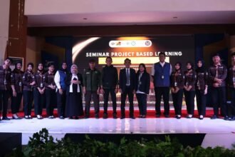 Kolaborasi kampus, mahasiswa, dan masyarakat menjadi langkah nyata membangun masa depan Desa Wisata Sanrobone melalui inovasi, digitalisasi, dan pelestarian warisan budaya.