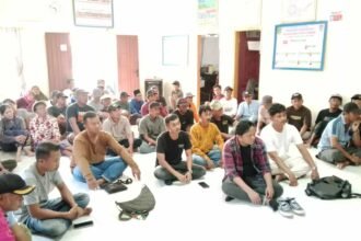 "Warga Kecamatan Sukamaju dan Sukamaju Selatan menghadiri sosialisasi Program Cetak Sawah Rakyat (CSR), menyampaikan aspirasi agar lahan produktif petani tidak dimasukkan dalam program tanpa persetujuan dan verifikasi yang transparan."