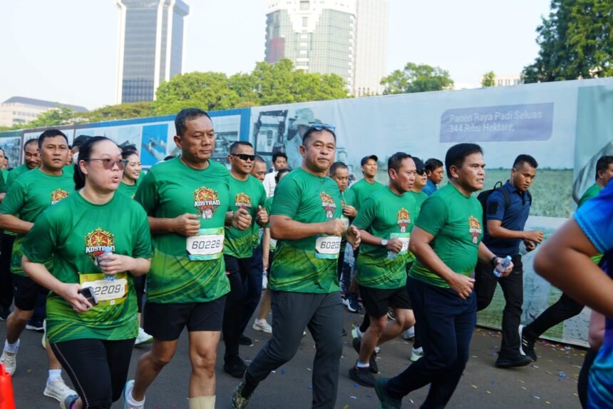 Kasad Jenderal TNI Maruli Simanjuntak mengikuti Kostrad Run 2026 bersama sekitar 10 ribu peserta di Monas dalam rangka HUT ke-65 Kostrad.
