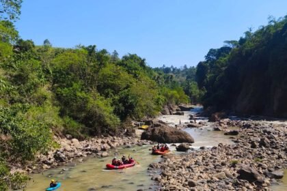 Dari hulu menuju Pelabuhan Ratu, setiap kayuhan membawa pesan menjaga alam.