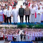 Ribuan umat Katolik bersama tokoh agama dan pejabat daerah mengikuti Perayaan Hari Raya Santa Perawan Maria Diangkat ke Surga 2026 di Bumi Rajawali, Makassar, Minggu (16/8/2026). Perayaan ini mengusung tema “Peziarahan Bersama Maria Menuju Kristus Raja Damai” dan menjadi momentum memperkuat iman, persaudaraan, serta toleransi antarumat beragama.