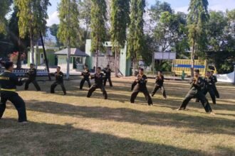Latihan Pencak Silat Militer (PSM) bagi personel di Markas Kodim, Selasa lalu (18/8/2026). (foto/ho/mediapesancom)
