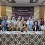 Jakarta, 21 Agustus 2026 — Peserta Focus Group Discussion (FGD) tentang kesiapan Jakarta menuju era “air siap minum” berfoto bersama usai diskusi mengenai kualitas air, infrastruktur jaringan, dan pelayanan PAM JAYA.