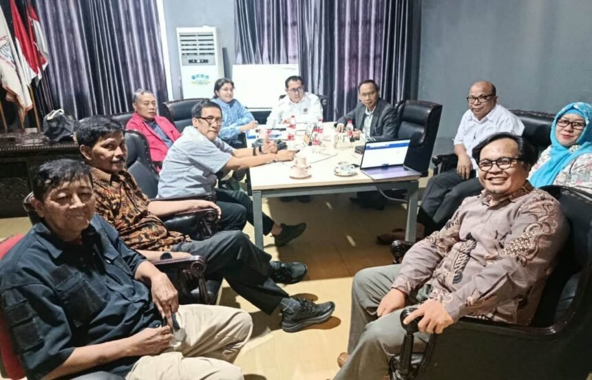 SMSI kukuhkan Pokja (Kelompok Kerja) News Room Jaga Desa untuk lima provinsi di Hall Gedung Dewan Pers, Jakarta, Kamis (27/8/2026).