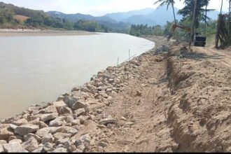 Pekerjaan pembangunan pengendalian banjir Sungai Saddang di Kabupaten Enrekang, Sulawesi Selatan.