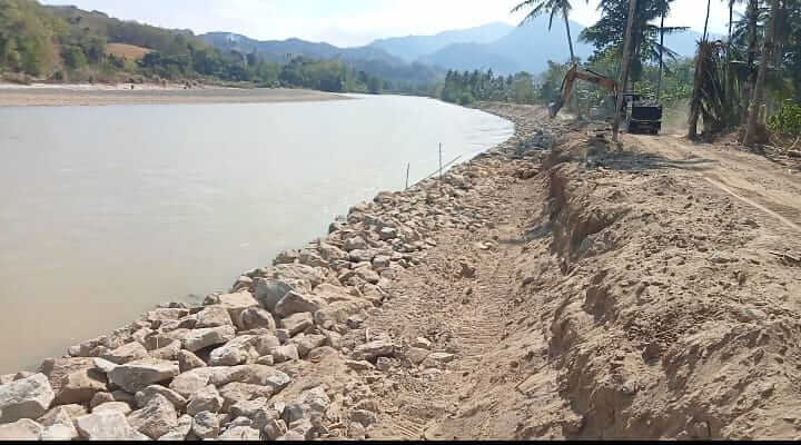 Pekerjaan pembangunan pengendalian banjir Sungai Saddang di Kabupaten Enrekang, Sulawesi Selatan.