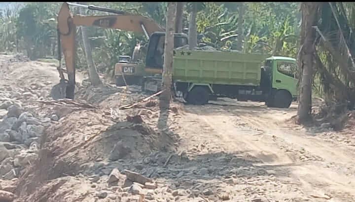 Proyek Pengendalian Banjir Sungai Saddang Enrekang Disorot, PPK Klaim Material Sesuai Spesifikasi 3 IMG 20260827 WA0824