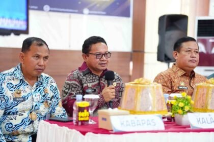 Kakanwil Ditjenpas Sulsel Mulyadi memberikan penguatan kepada jajaran Pemasyarakatan dalam kunjungan kerja di Palopo.