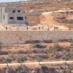 Pemukim Israel menyerang Desa Qusra di Tepi Barat, (29/8/2026). (RaghadQasrawi/HO)