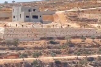 Pemukim Israel menyerang Desa Qusra di Tepi Barat, (29/8/2026). (RaghadQasrawi/HO)
