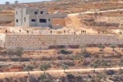 Pemukim Israel menyerang Desa Qusra di Tepi Barat, (29/8/2026). (RaghadQasrawi/HO)